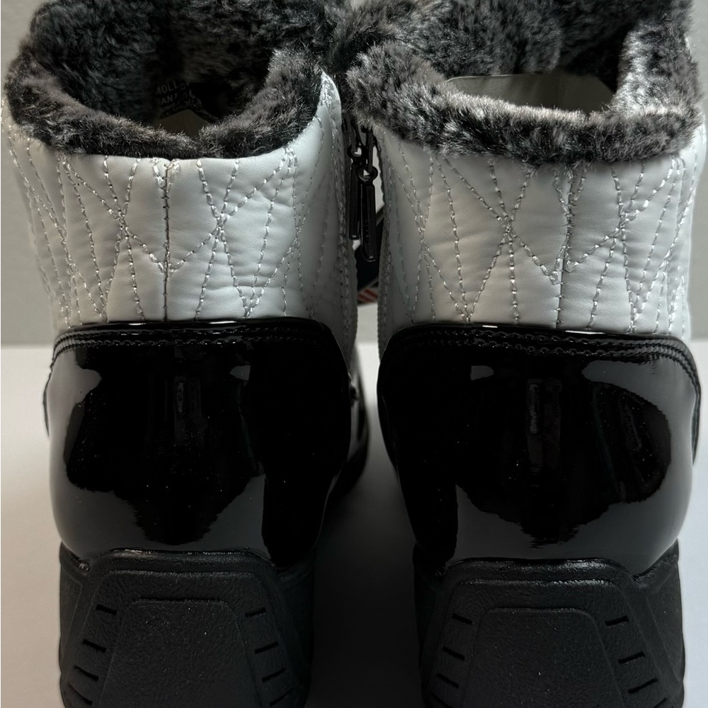 Khombu - White Quilted Winter Boots with Faux Fur Trim - Picture 5 of 8